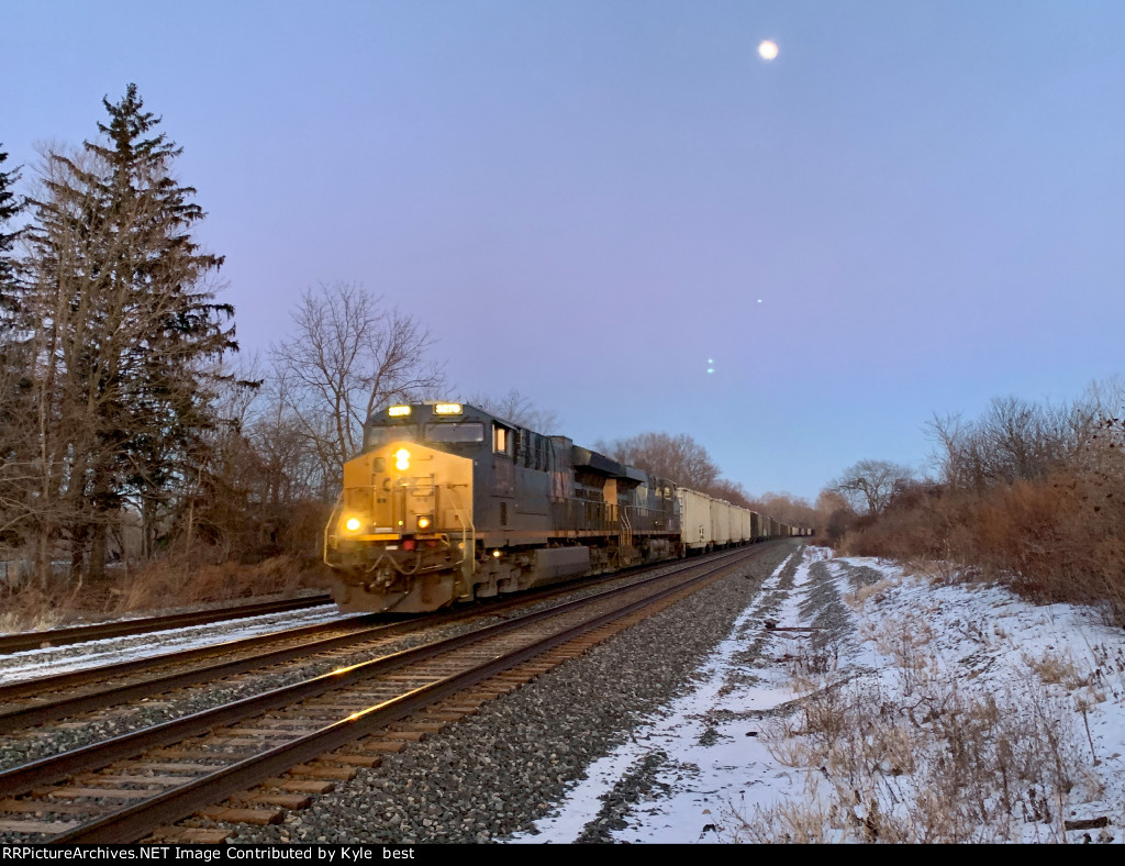 CSX 3279 on Q635